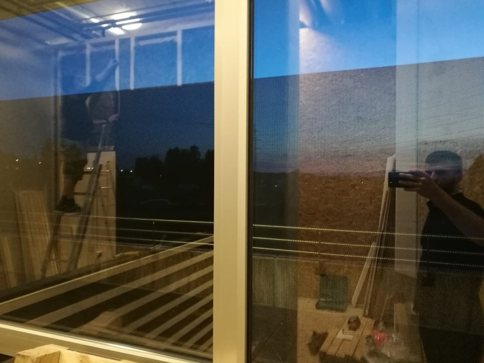 Film micro perforé vitrine à Lausanne Cugy, zone de discrétion