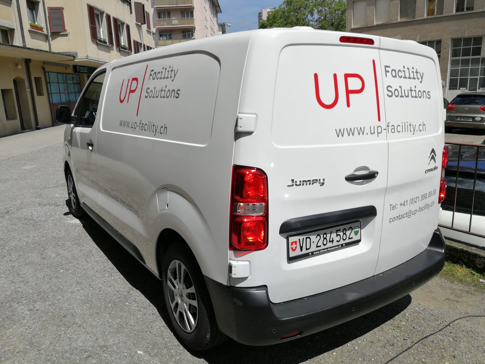 Flocage utilitaire, sticker côtés et arrière véhicule entreprise