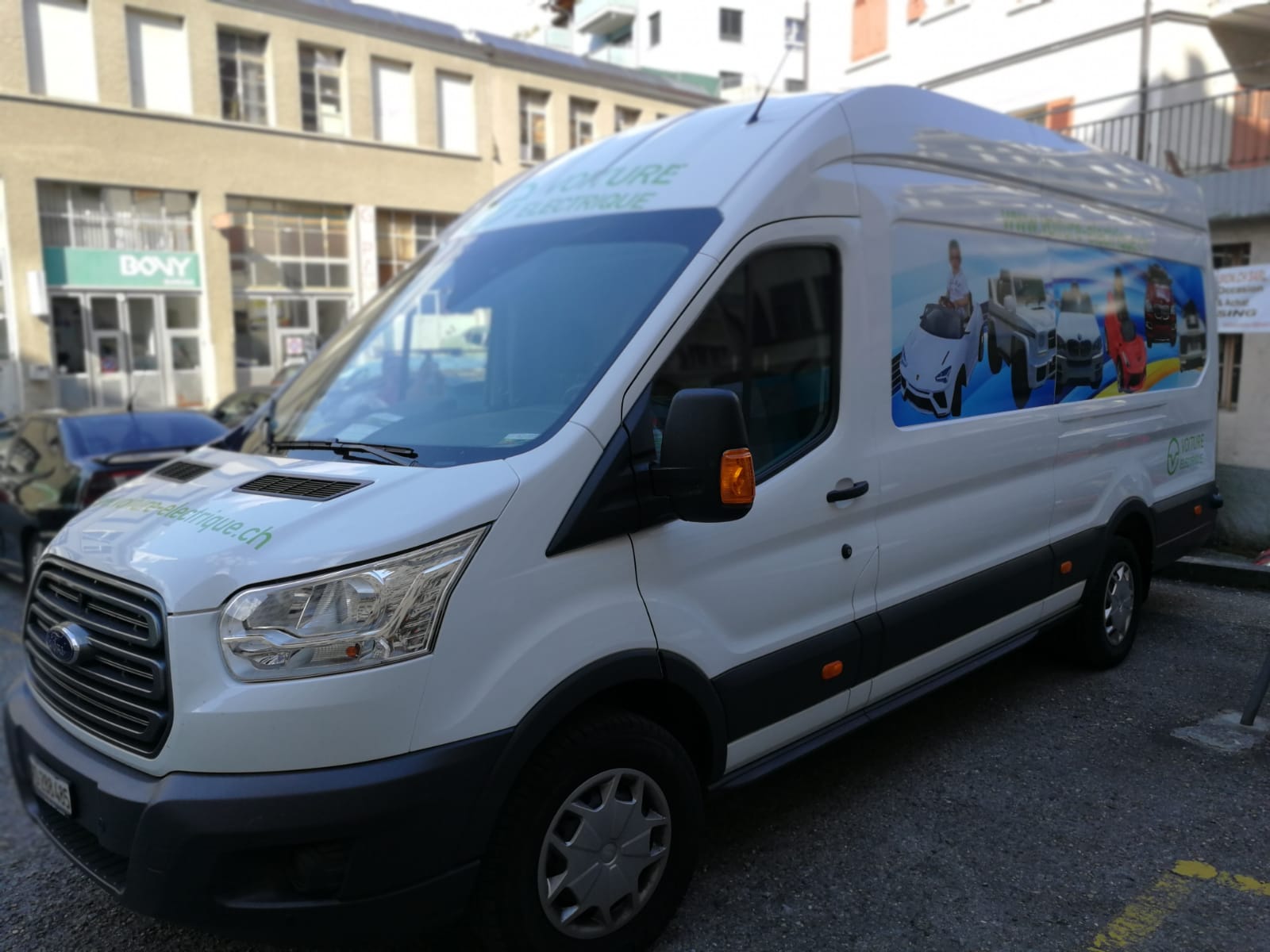 Publicité sur van, autocollants laminés à Lausanne