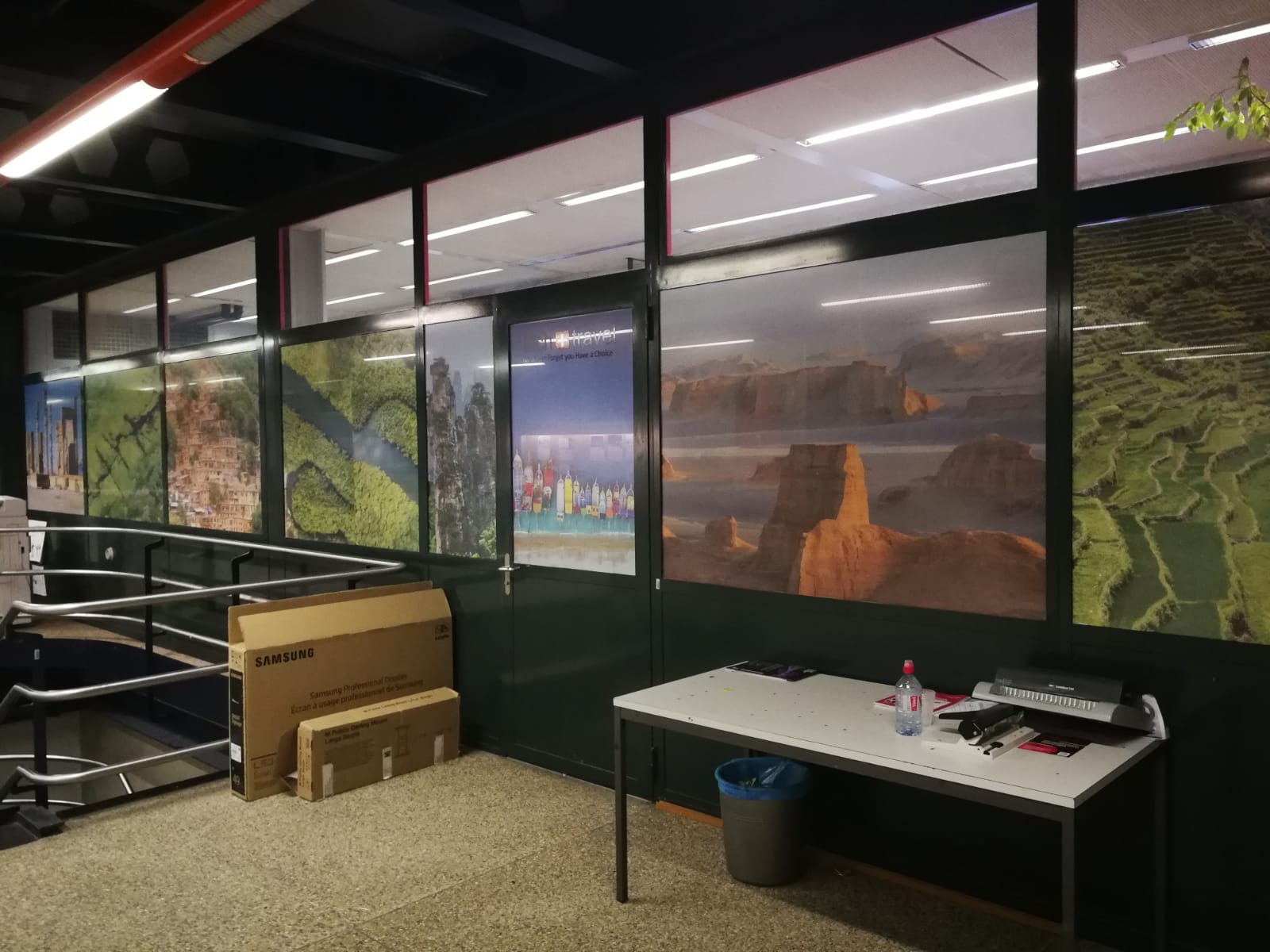 Publicité sur vitrines, décoration intérieure et extérieure à l&rsquo;EPFL