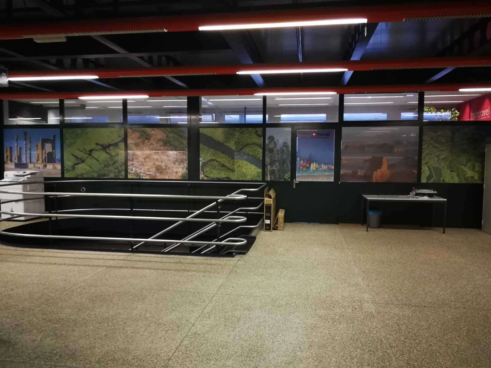 Publicité sur vitrines, décoration intérieure et extérieure à l&rsquo;EPFL