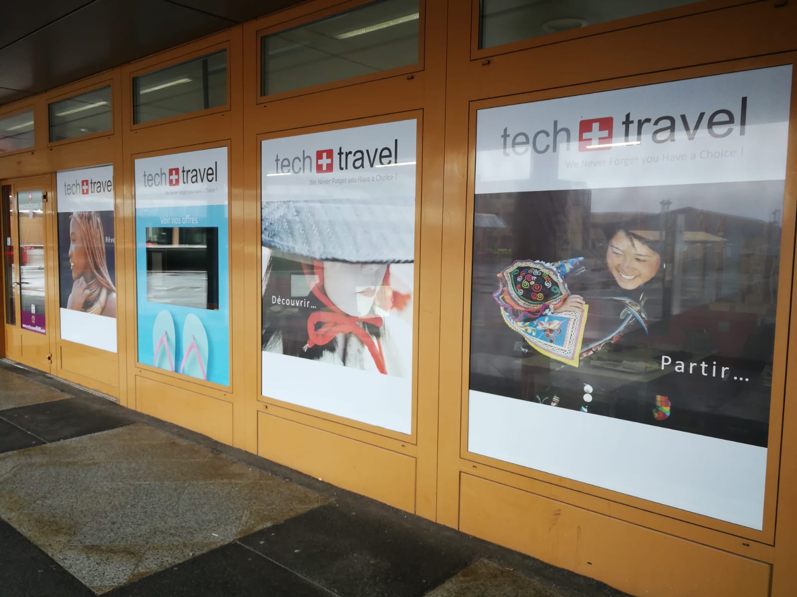 Publicité sur vitrines, décoration intérieure et extérieure à l&rsquo;EPFL