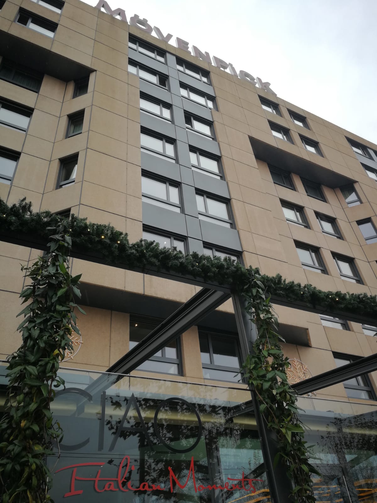 Enseignes extérieures hôtel-restaurant Mövenpick